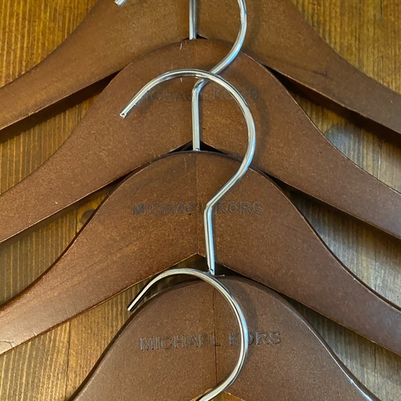Michael Kors wooden hangers - Picture 3 of 5